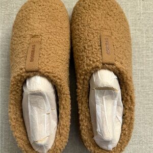 Bombas Brown Fuzzy Slippers